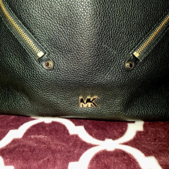 Michael Kors Evie Should Bag - Picture 2 of 4